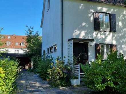 Steimker Berg: Reihenendhaus mit Garten und Anbau