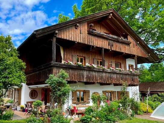 An Einzelperson:Gemütliche 2-Zimmer-Dachgeschosswohnung mit geh. Innenausstattung mit Balkon und EBK