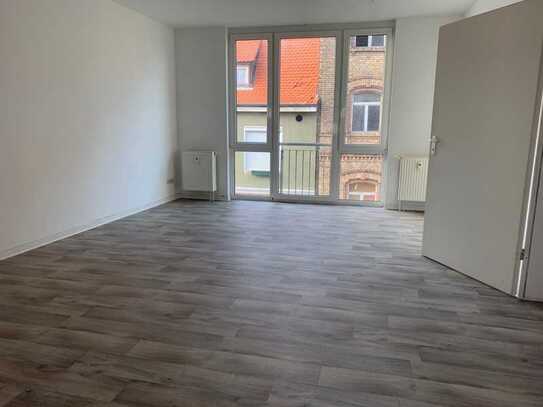 Freundliche und gepflegte 3-Zimmer-Wohnung mit Balkon in Calbe (Saale)