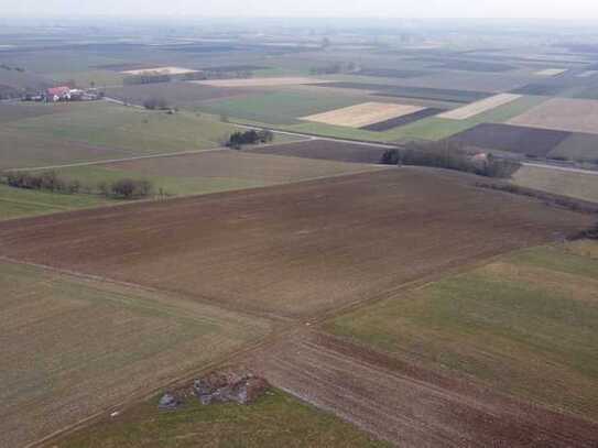 Gut andienbar! Ackerland mit guten Bewirtschaftungsmöglichkeiten