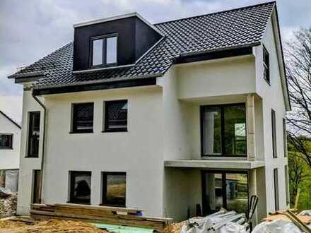 Geräumige Neubau-Erdgeschosswohnung (5 Zimmer) mit schöner Aussicht in Wipperfürth