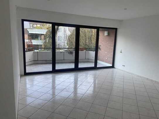 Frisch modernisierte 3-Raum-Wohnung mit Balkon und TG-Stellplatz