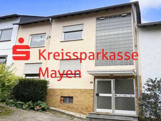 Attraktives 3-Familienhaus mit 2 Garagen u. Stellplatz in ruhiger Wohnlage