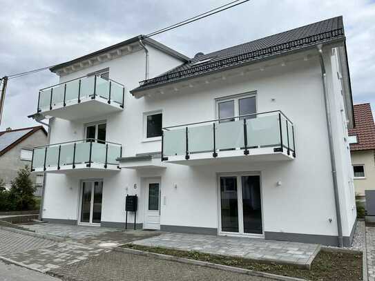 Baujahr 2023 (Kfw-55) - Moderne 3-ZKB-Wohnung mit Terrasse und eigenem Garten in Langenneufnach