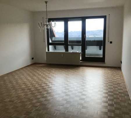 Attraktive und modernisierte 3,5-Zimmer-Maisonette-Wohnung mit Einbauküche in Ansbach