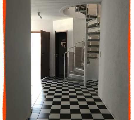Maisonetten-Wohnung vom 2.OG zum 3.OG mit großem Bad und Gast-WC zu vermieten!