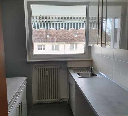 Modernisierte 4-Zimmer-Wohnung mit Balkon und Einbauküche in Bonn