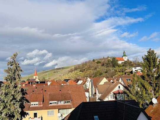 Wunderschön renovierte 3 Zi Wohnung mit neuwertiger autarker Heizung und großer Bühne