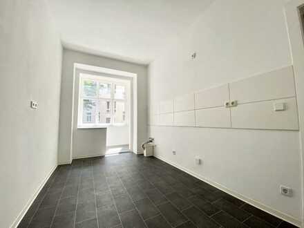 ++2-Raum Wohnung mit Wintergarten in der Leipziger Vorstadt mieten++