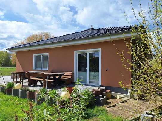 Modern und geräumig: Bungalow mit Kamin zwischen Greifswald und Insel Usedom