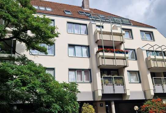 Super Lage, 3 Zimmer Wohnung mit Balkon, Aufzug, Carport