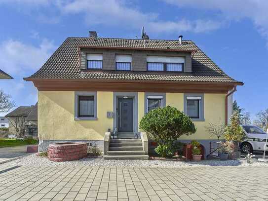 Bezauberndes Einfamilienhaus mit Freisitz, Carport + 3 PKW Stellpl. in 79183 Waldkirch