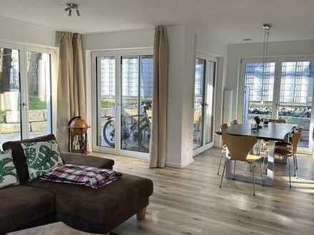 Neuwertige Wohnung mit drei Zimmern sowie Terasse und Einbauküche in Erlangen