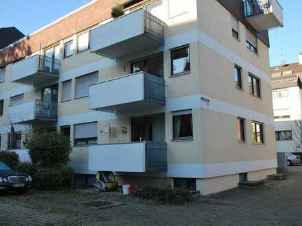 Gepflegte 3-Raum-Wohnung mit Balkon und Einbauküche in Stuttgart