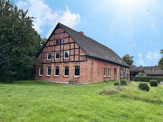 Kleiner Resthof in Ortsrandlage von Tüschau mit dreiseitigem Weitblick