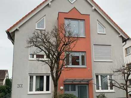 Schöne 2-Zimmer-Wohnung mit Balkon, Einbauküche und Garage in Bensheim