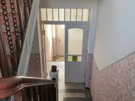 Großzügige 4 Zimmer Wohnung mit Balkon