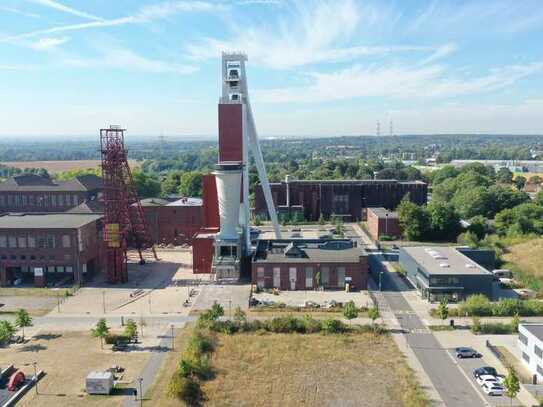 Lager- und Produktionshalle mit eigenen Stellplätzen und eingezäuntem Außenbereich