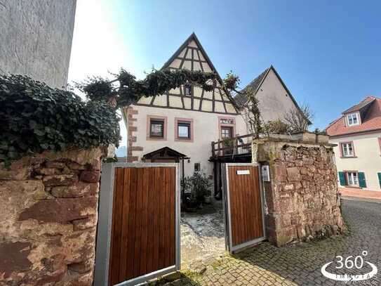 Saniertes Einfamilienhaus (Denkmalschutz) im historischen Ortskern - mit Garage und Terrasse