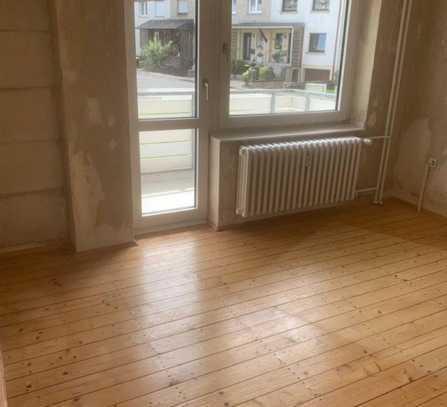 Freie sanierte Zweizimmerwohnung mit Balkon im Erdgeschoss!