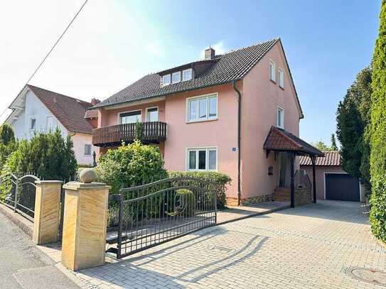 Gepflegtes Zweifamilienhaus in Rödental - Einberg mit Garten und Garage