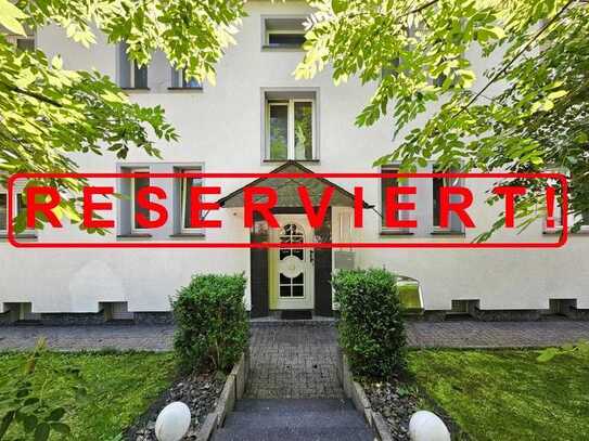 *** RESERVIERT ! *** Solides, vollständig gedämmtes Mehrfamilienhaus mit Garagentrakt und Garteng...