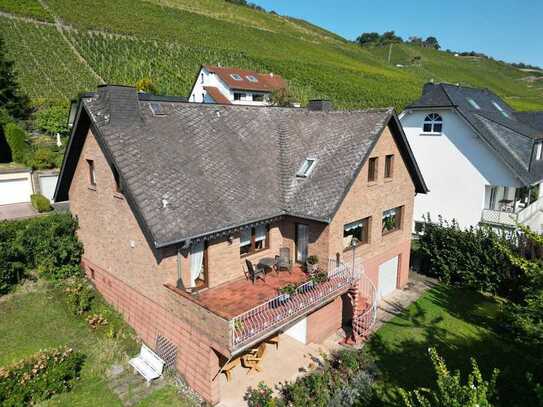 Sehr solide gebautes Einfamilienhaus in top Lage von Winningen zu verkaufen.