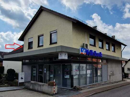 Schöne 3,5-Zimmer-Wohnung mit Balkon, Garten und Garage in Engelsbrand