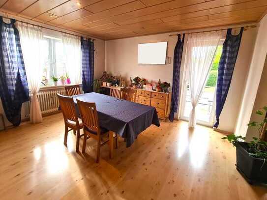 Familienfreundliches EFH mit ca. 198 m² Wfl. inkl. ELW in ruhiger Siedlungslage von Westhausen