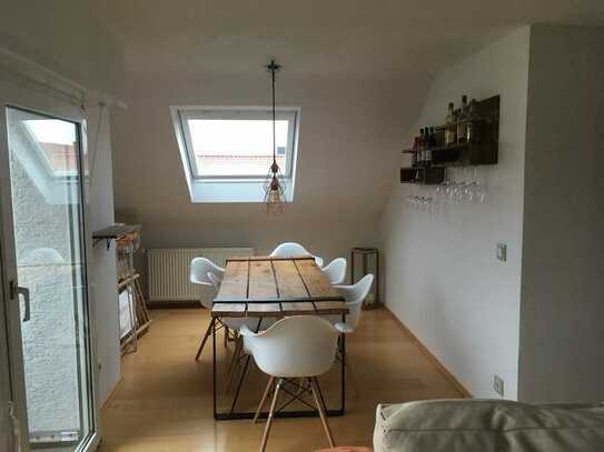 Schöne, helle 3-Zimmer-Dachgeschosswohnung mit Loggia u. Stellplatz in Schriesheim zu vermieten