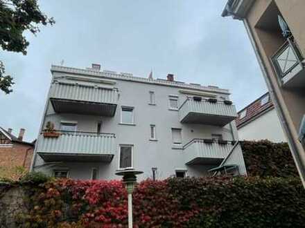 Gepflegte 3 Zimmer Maisonetten Wohnung mit EBK, 2x Balkon, sep. TG-Platz in Stgt.-Bad Cannstatt