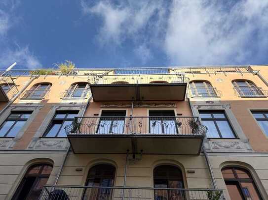 Neuwertige 4-Zimmer-Wohnung mit Balkon und Einbauküche in Berlin