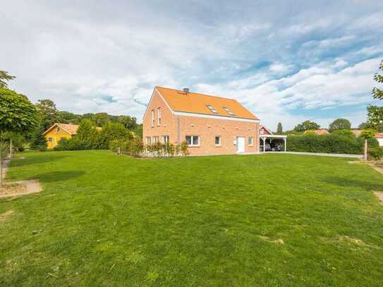 Architektenhaus mit Pool auf großzügigem Grundstück