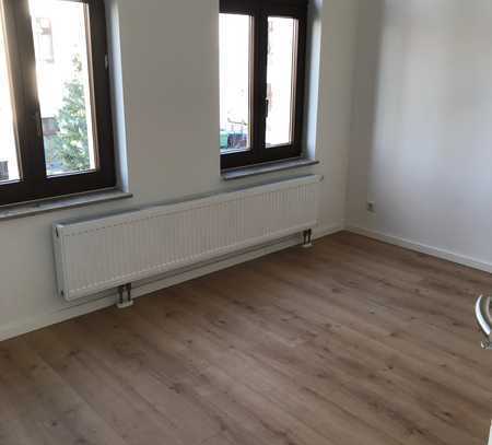 Erstbezug- schicke 1-R-W mit Einbauküche in kleinem Hintergebäude