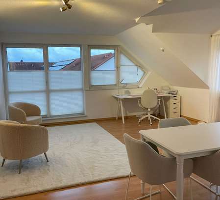 Charmante und helle 2-Zimmer-Wohnung mit Terrasse und neuer Einbauküche