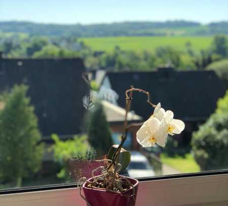 Ansprechende und gepflegte 3-Zimmer-Terrassenwohnung mit Balkon und EBK in Hennef (Sieg)