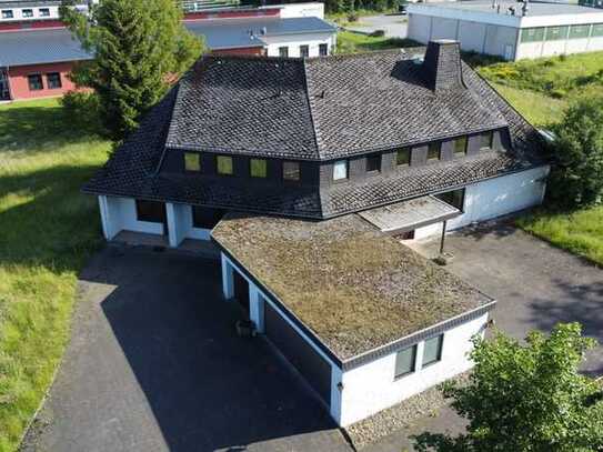 Exklusive Villa mit 515 m² + 4.080 m² Grundstück mit Sanierungsbedarf