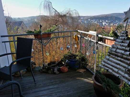 Schöne 4-Zimmer-Wohnung mit gehobener Innenausstattung mit Balkon und EBK in Nittendorf