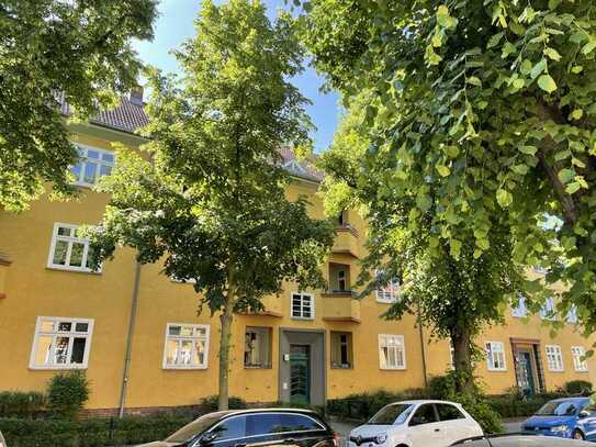 Schöne 2,5-Zimmer-Wohnung mit Loggia in gepflegter Wohnanlage in Berlin Adlershof