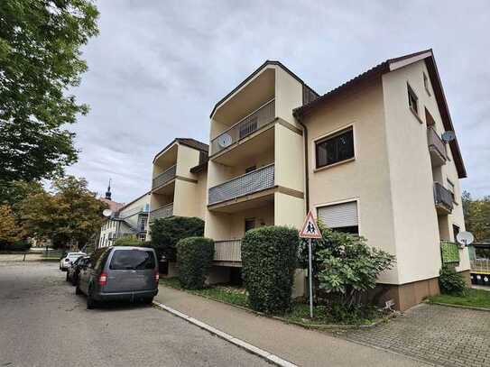 Trossingen/ Zentrum: Geräumige 1 - Zimmer - Wohnung mit Balkon, gr. Keller + PKW- Stellplatz