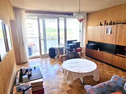 Parkettwohnzimmer 4 Räume 2 Balkone Fahrstuhl U+S Karl-Bonhoeffer. Condo for sale Berlin North
