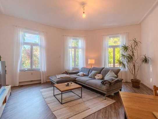 Exklusives Wohnen in begehrter Halbhöhenlage mit besonderem Altbau-Charme und schönem Blick