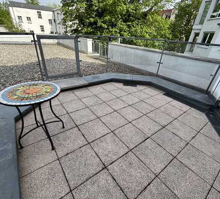 Renovated 2-room flat with roof terrace and kitchen