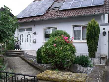 Schönes Einfamilienhaus mit Einliegerwohnung, Garage und Garten in Bad Rappennau