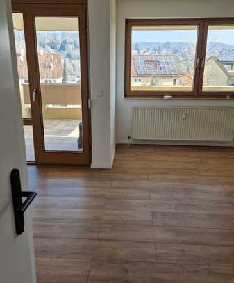 Modernisierte 2-Zimmer-Wohnung mit Balkon und Einbauküche in Esslingen