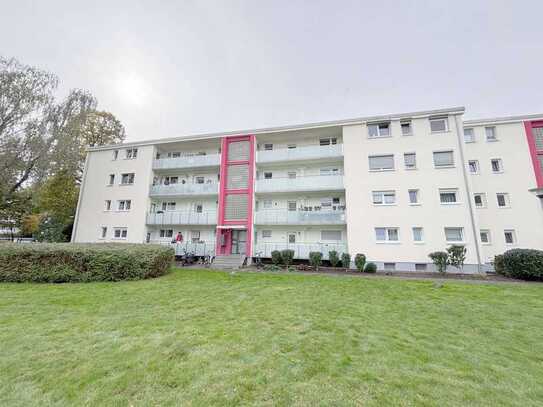 Gepflegte 2-Zimmerwohnung in modernisiertem Mehrfamilienhaus mit großer Loggia und Garage