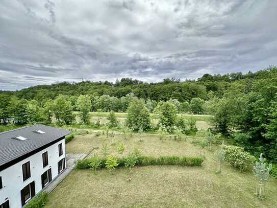 Alleinlage an der Isar | Wohnen mit ca. 770 qm Garten im ehemaligen Kur- und Badehaus in Pullach