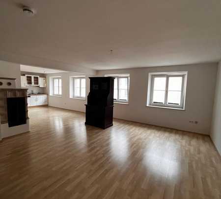 Moderne 3-Zimmer-Wohnung in bester Altstadt Lage mit ausgebautem Dachgeschoss