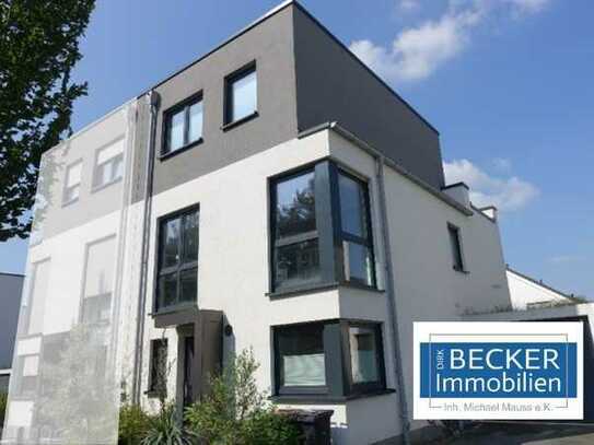 Büderich: Modernes Zuhause, ca.191 m² WNF, Tempo-30-Zone - DHH Bj 2017, EBK, Keller, Garage, PV-Anl.