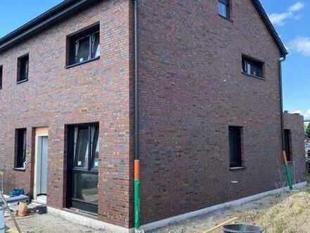 Doppelhaushälfte zur Miete in Kleinburgwedel 4 Zimmer Neubau